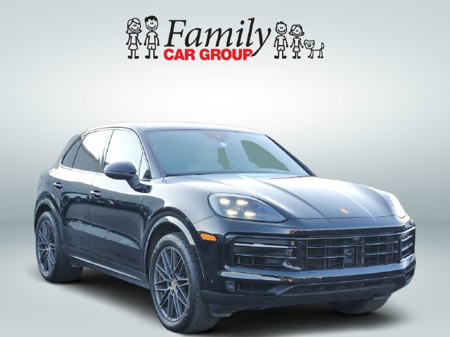 Used 2024 Porsche Cayenne AWD/4WD image 2