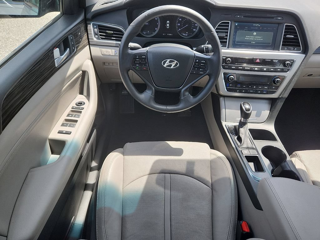 Used 2015 Hyundai Sonata Limited w/ Option Group 05 FWD image 7