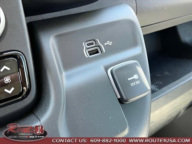Used 2024 RAM ProMaster 3500 w/ Delivery Van Package FWD image 29