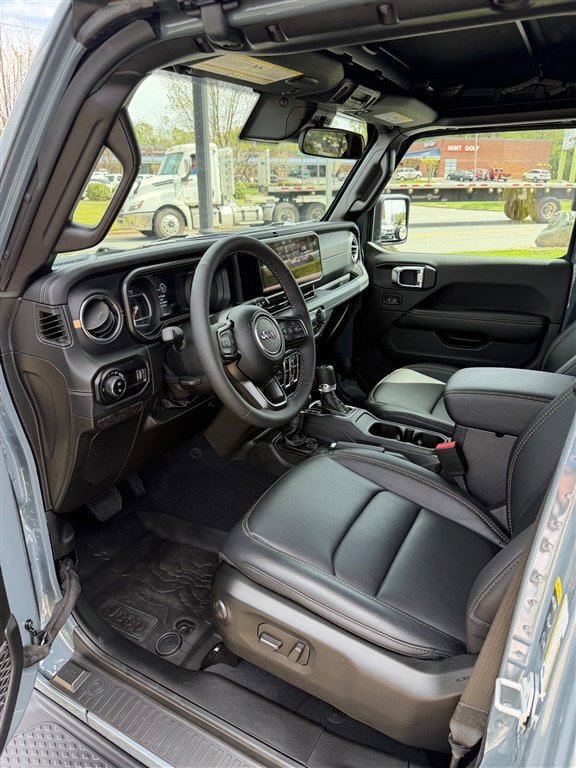 Used 2025 Jeep Gladiator High Tide image 4