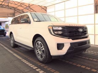Used 2025 Ford Expedition Active AWD/4WD image 16
