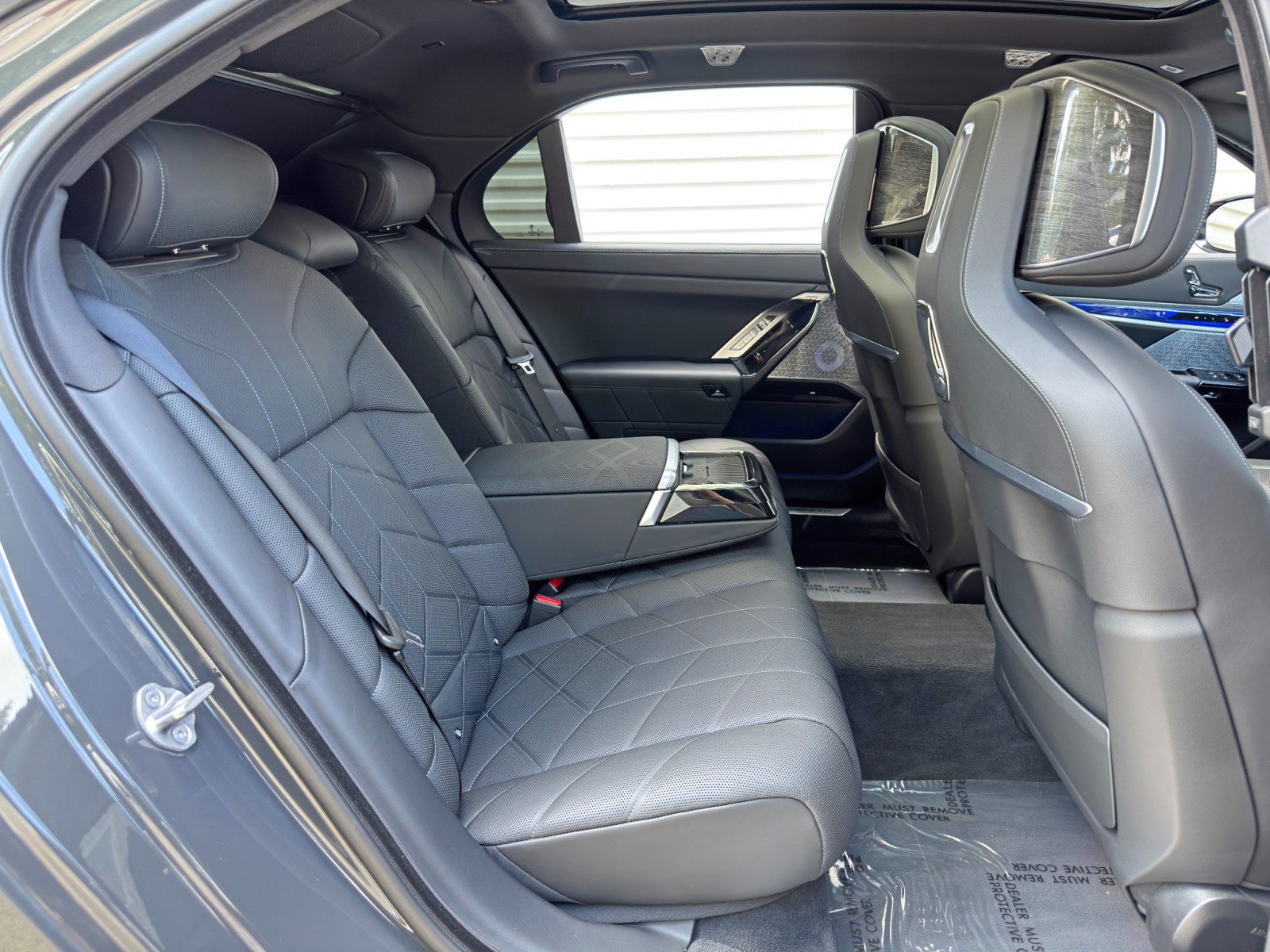 Used 2023 BMW 760i xDrive w/ Executive Package AWD/4WD image 44