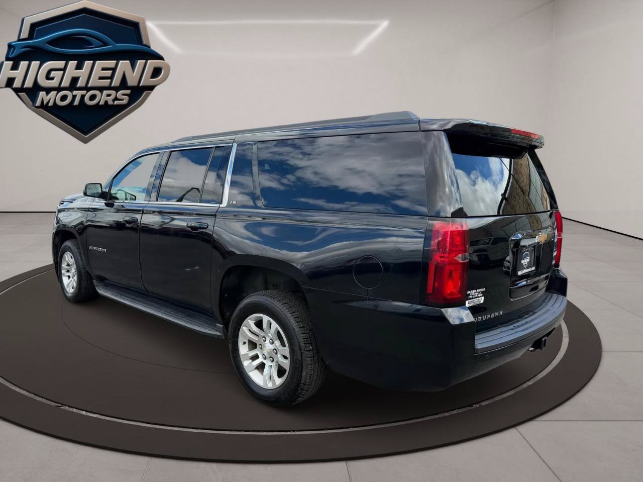Used 2016 Chevrolet Suburban LS RWD image 4