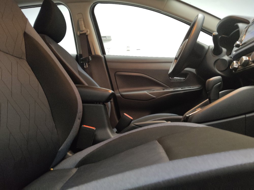 Used 2025 Nissan Versa SV FWD image 21