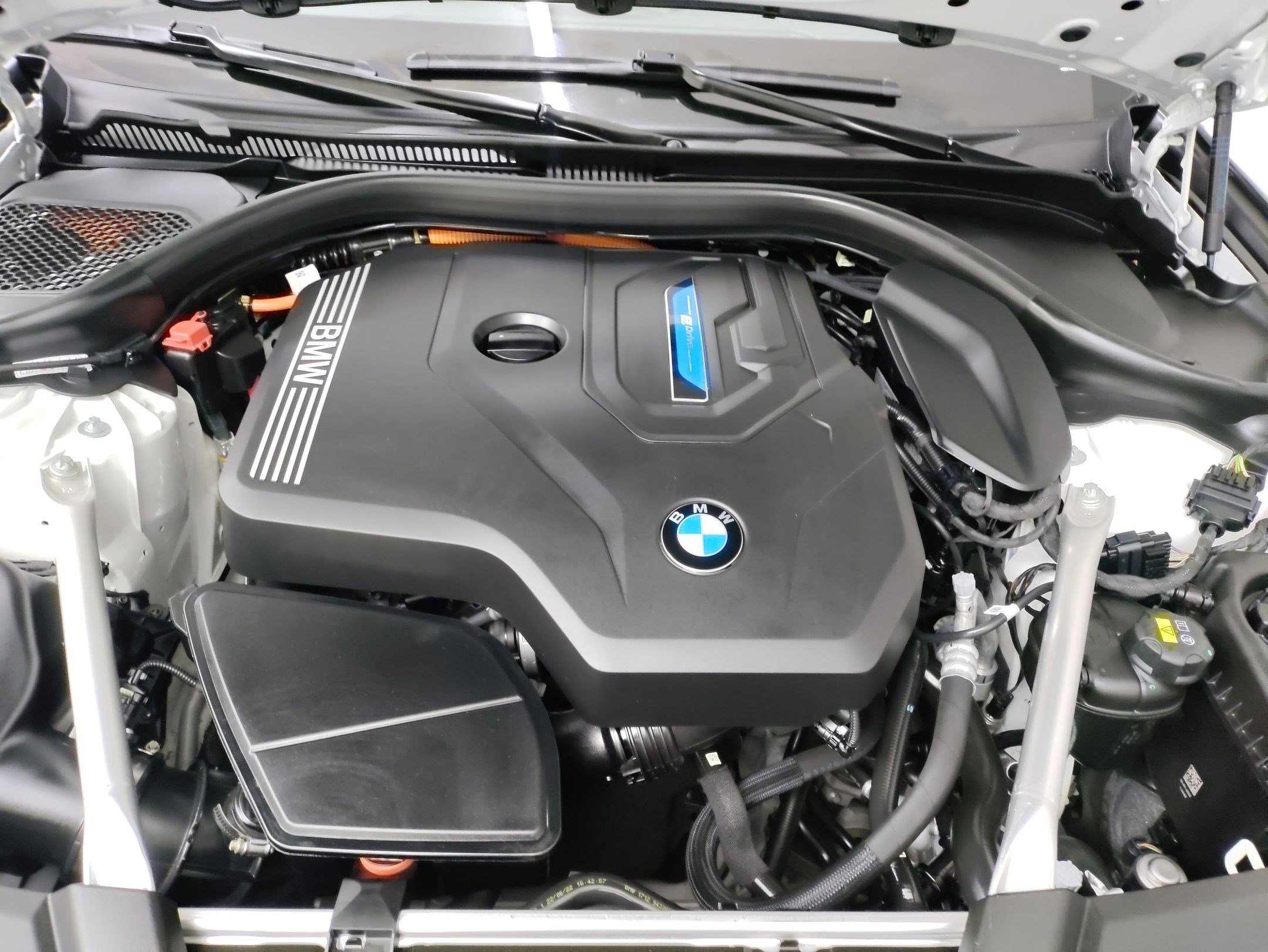 Certified 2023 BMW 530e image 32