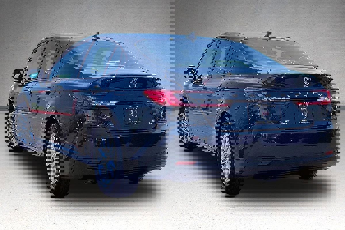 Used 2025 Toyota Camry LE image 29