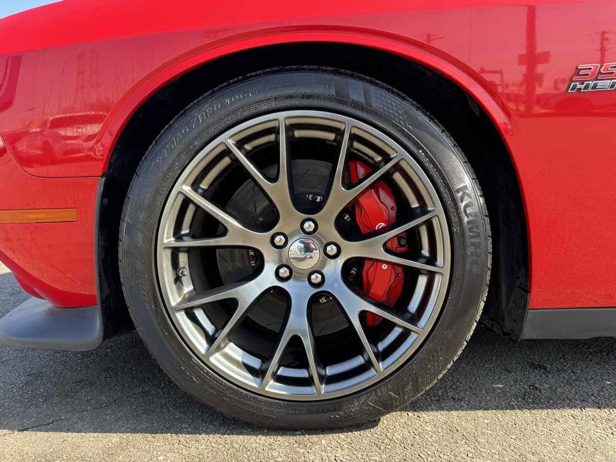 Used 2015 Dodge Challenger SRT image 13