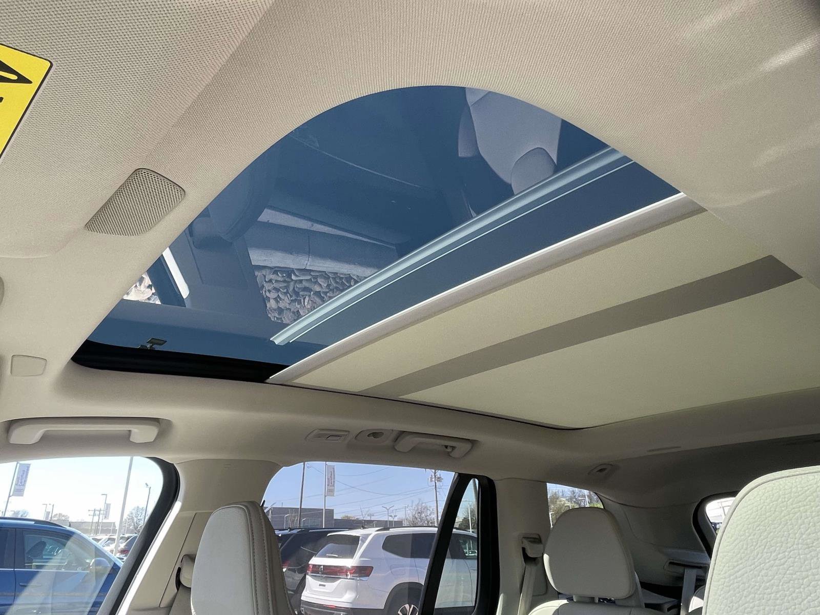 Certified 2024 Volvo XC90 T8 Plus w/ Protection Package Premier image 17