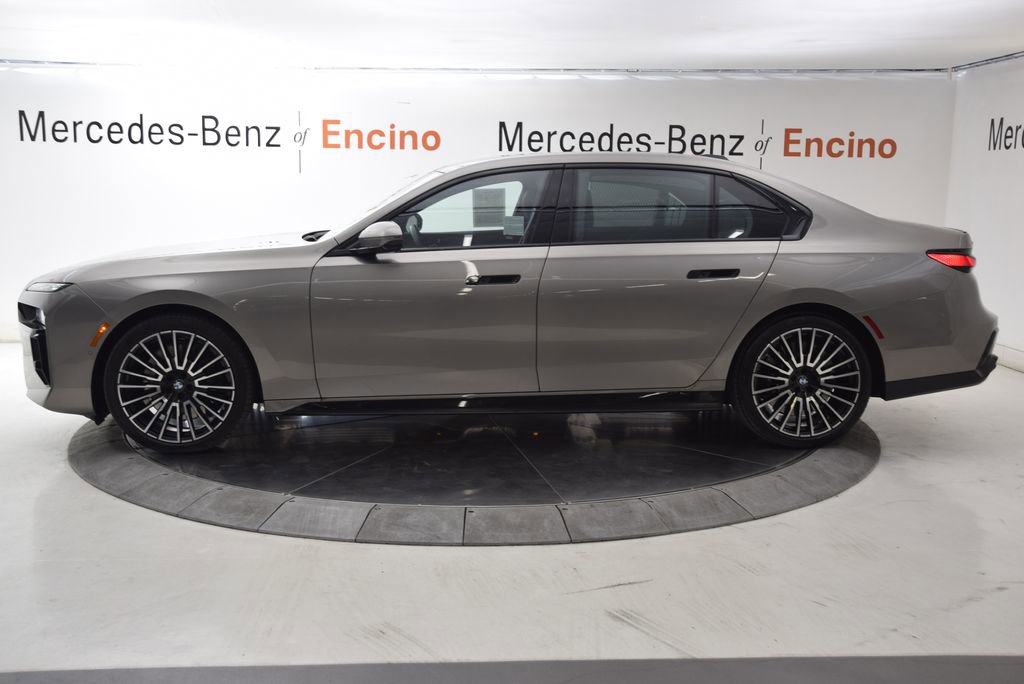 Used 2025 BMW 760i xDrive w/ Executive Package image 3