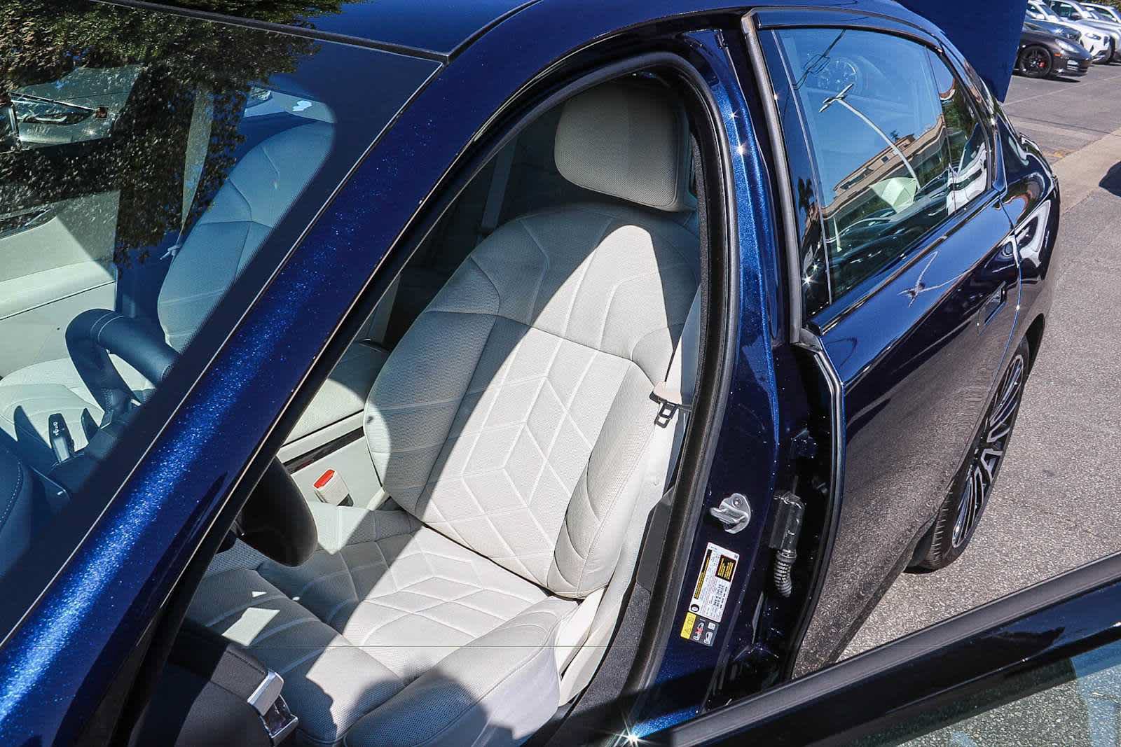 Used 2026 BMW 750e xDrive AWD/4WD image 25