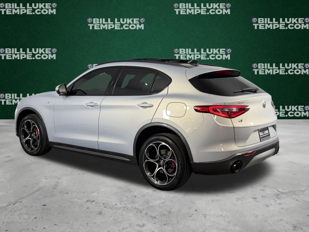 Used 2023 Alfa Romeo Stelvio Ti image 9