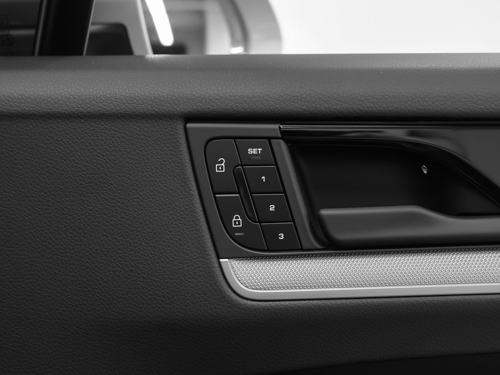 Certified 2025 Porsche Cayenne AWD/4WD image 22