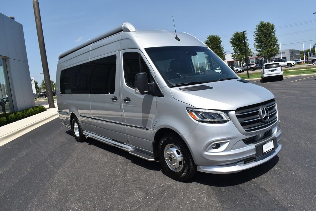 Used 2022 Mercedes-Benz Sprinter 3500 image 6