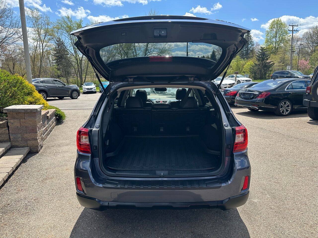 Used 2015 Subaru Outback 2.5i Limited AWD/4WD image 6