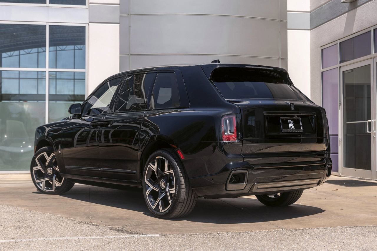 New 2026 Rolls-Royce Cullinan Black Badge image 18