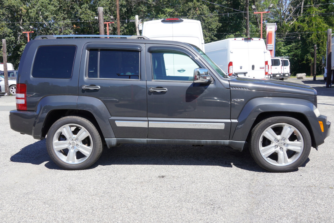 Used 2011 Jeep Liberty Sport image 5