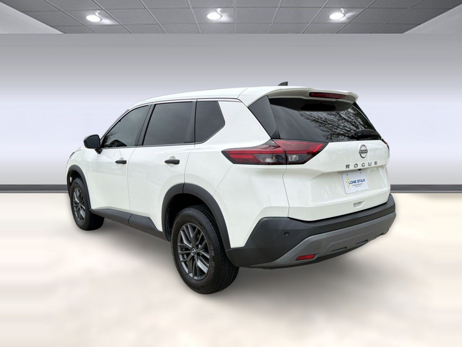 Used 2022 Nissan Rogue S FWD image 3