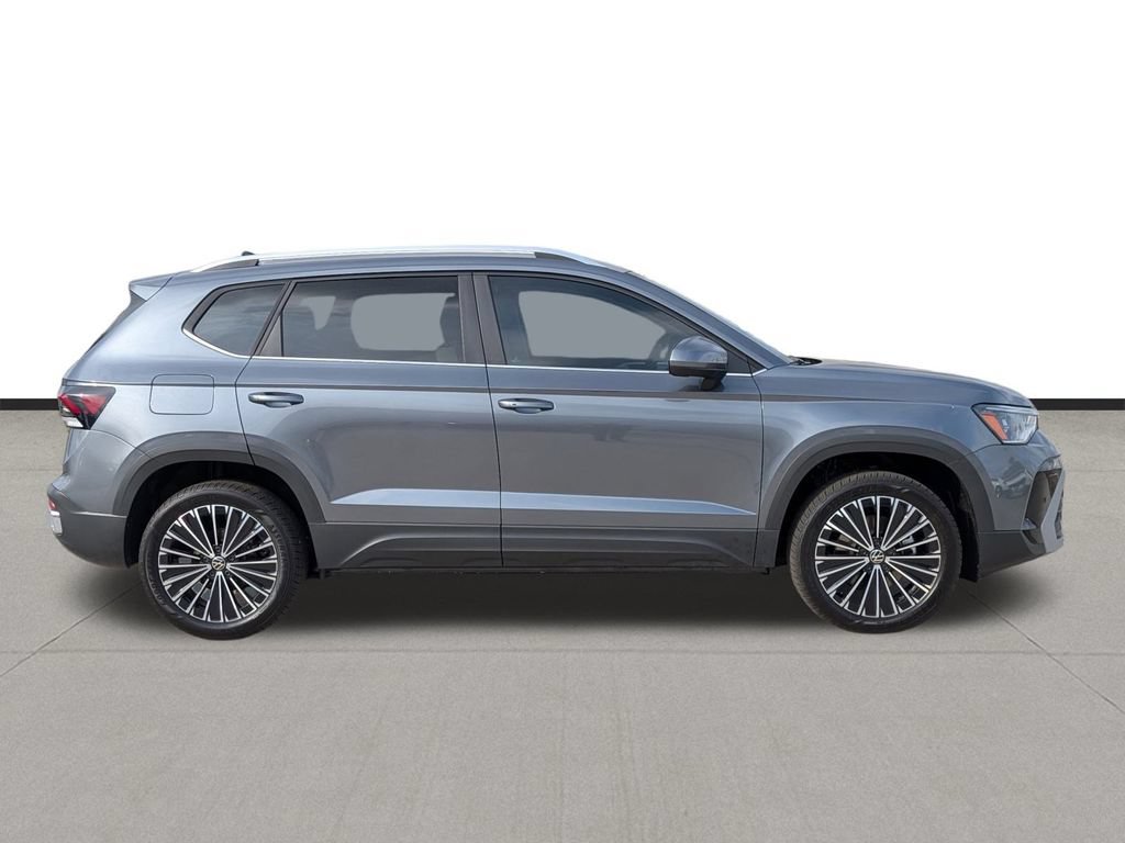 New 2026 Volkswagen Taos SE FWD image 4