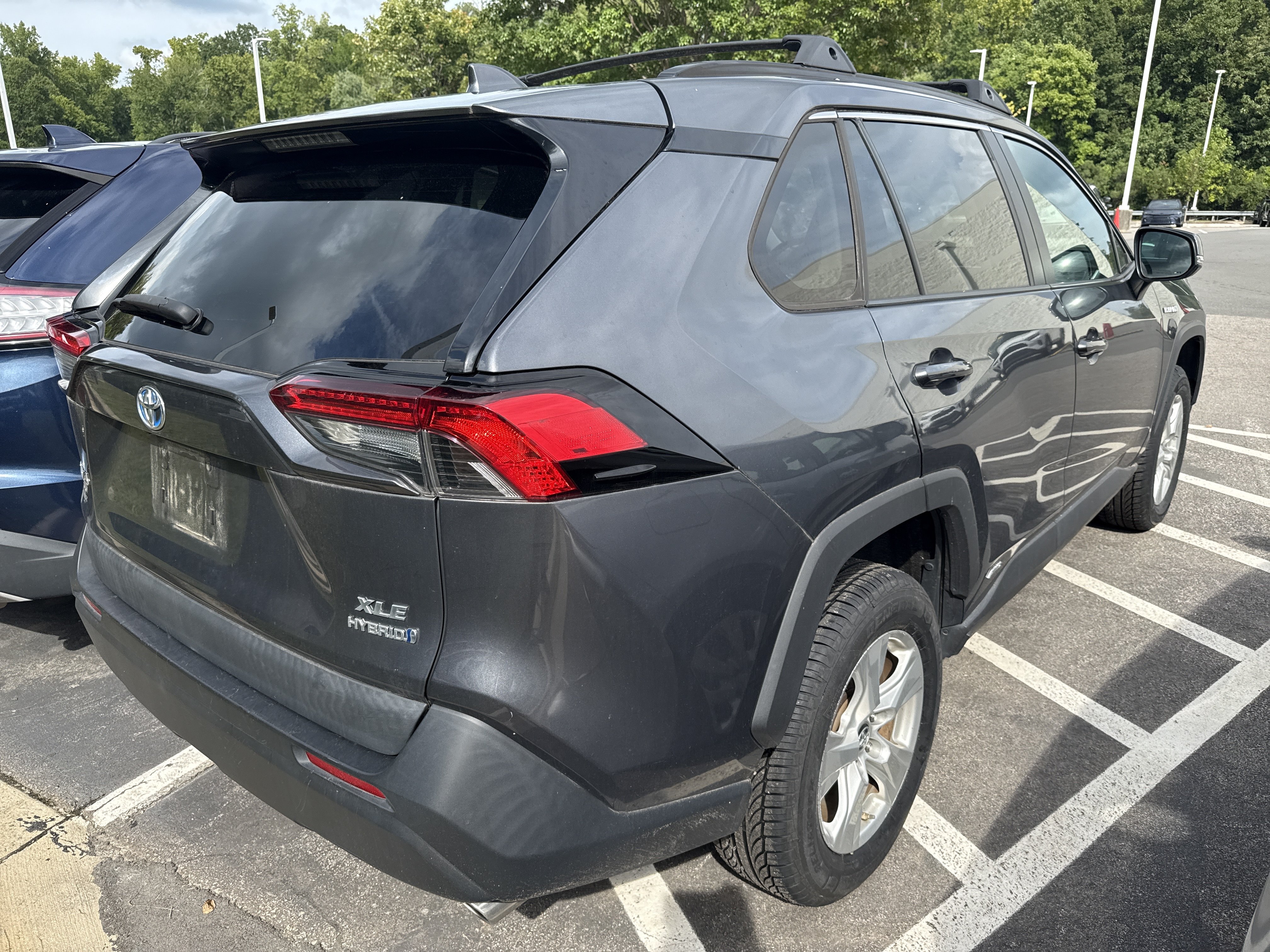 Used 2019 Toyota RAV4 XLE AWD/4WD image 8