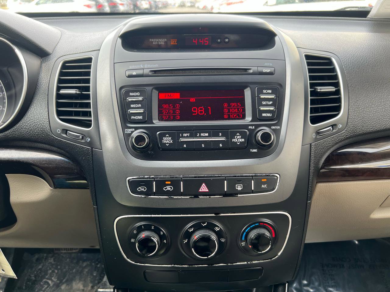 Used 2015 Kia Sorento LX image 18