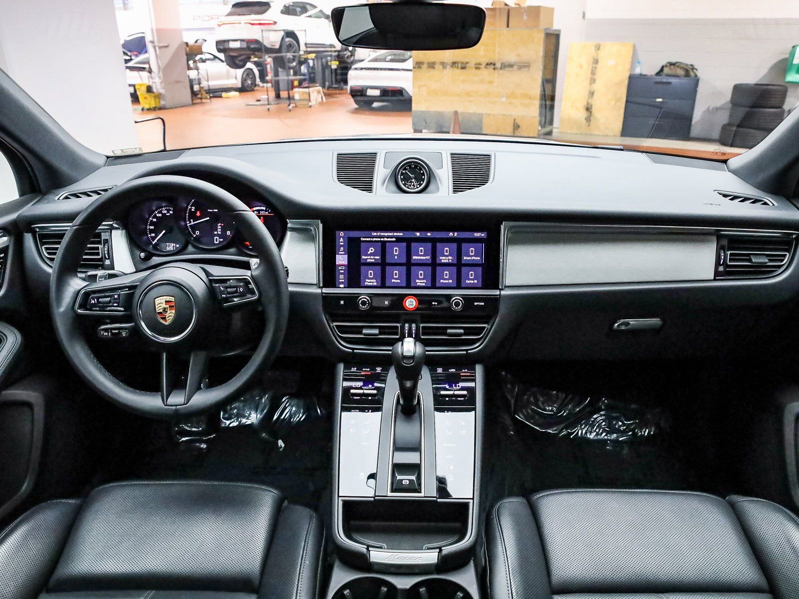 Certified 2025 Porsche Macan image 16