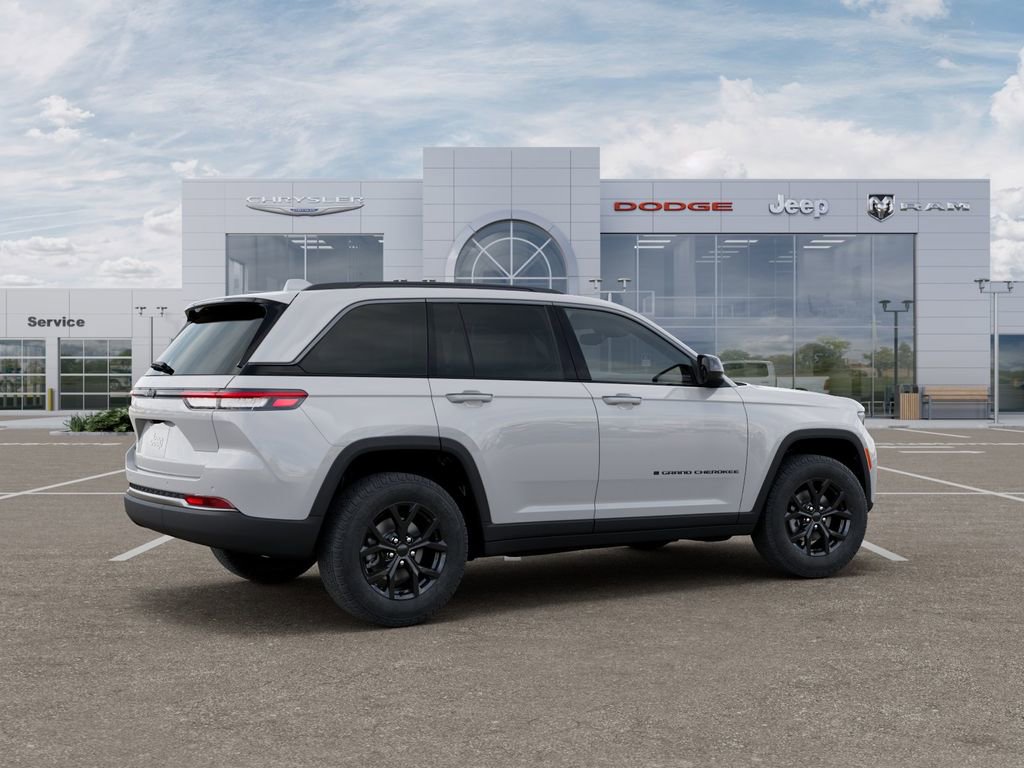 New 2026 Jeep Grand Cherokee Altitude image 4
