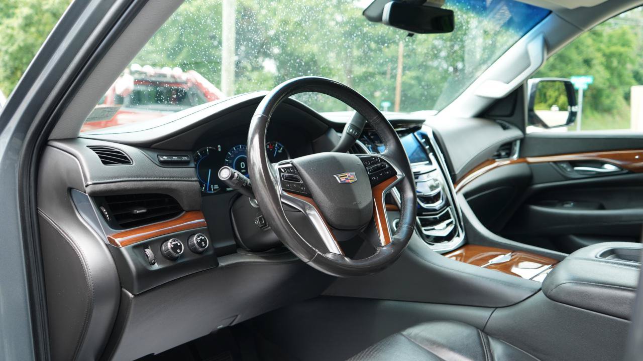 Used 2019 Cadillac Escalade ESV Luxury AWD/4WD image 73
