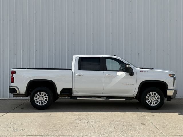 Used 2022 Chevrolet Silverado 2500 LT w/ Convenience Package AWD/4WD image 3