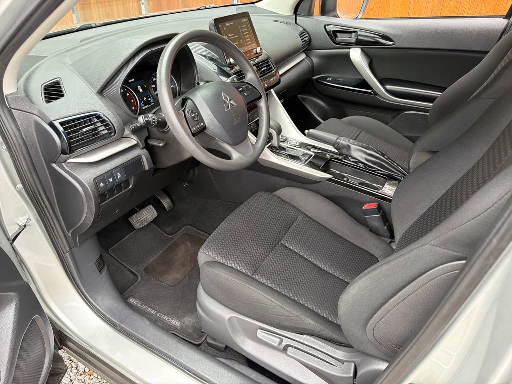 Used 2024 Mitsubishi Eclipse Cross LE image 2