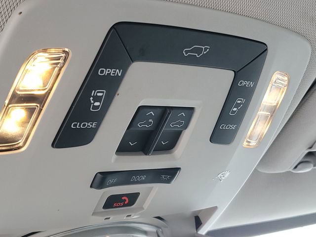 Used 2023 Toyota Sienna XLE image 22