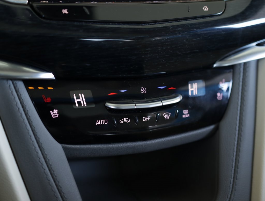 Used 2025 Cadillac XT6 Premium Luxury image 16