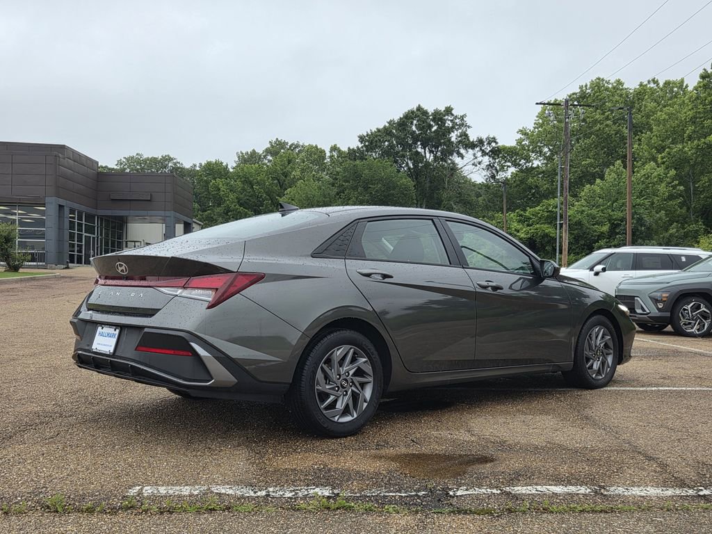 Used 2024 Hyundai Elantra SEL FWD image 4