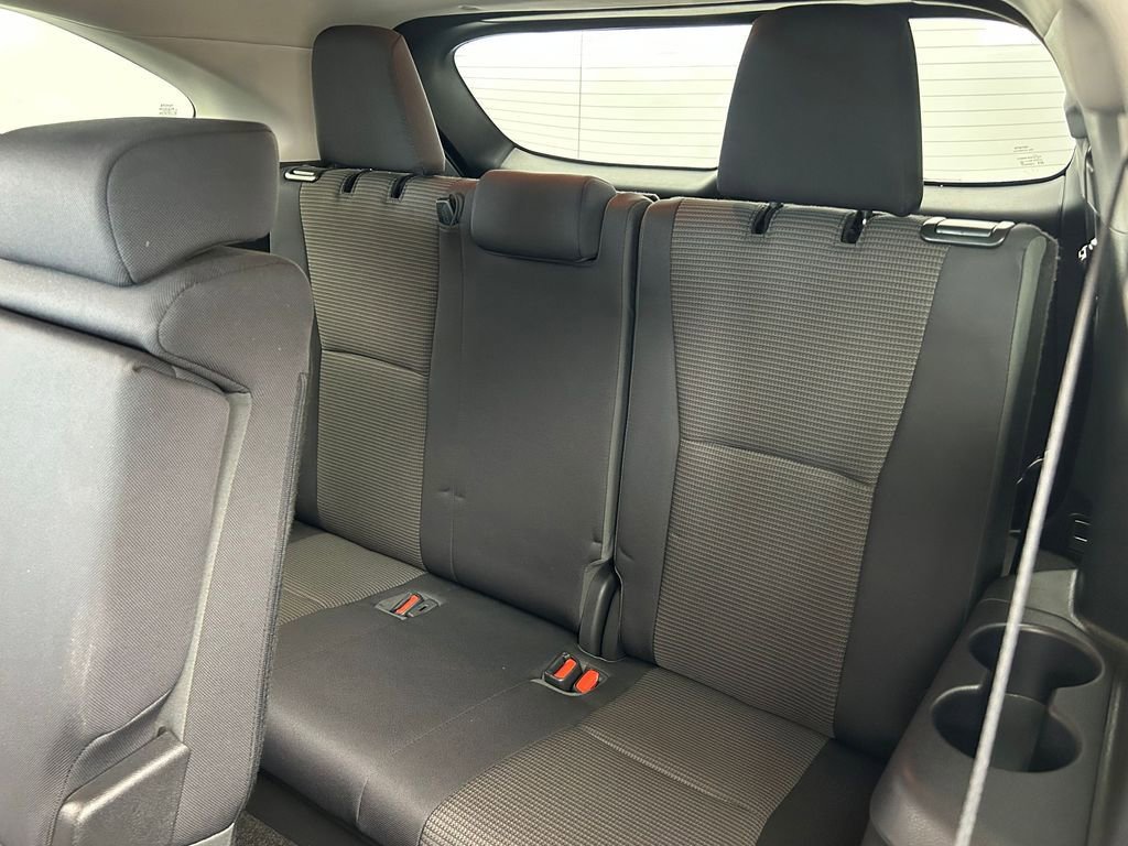 Used 2023 Toyota Highlander LE image 32