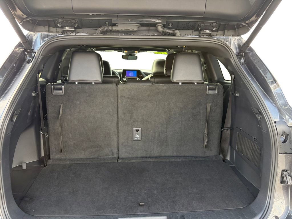 Used 2025 Toyota Highlander XSE AWD/4WD image 19