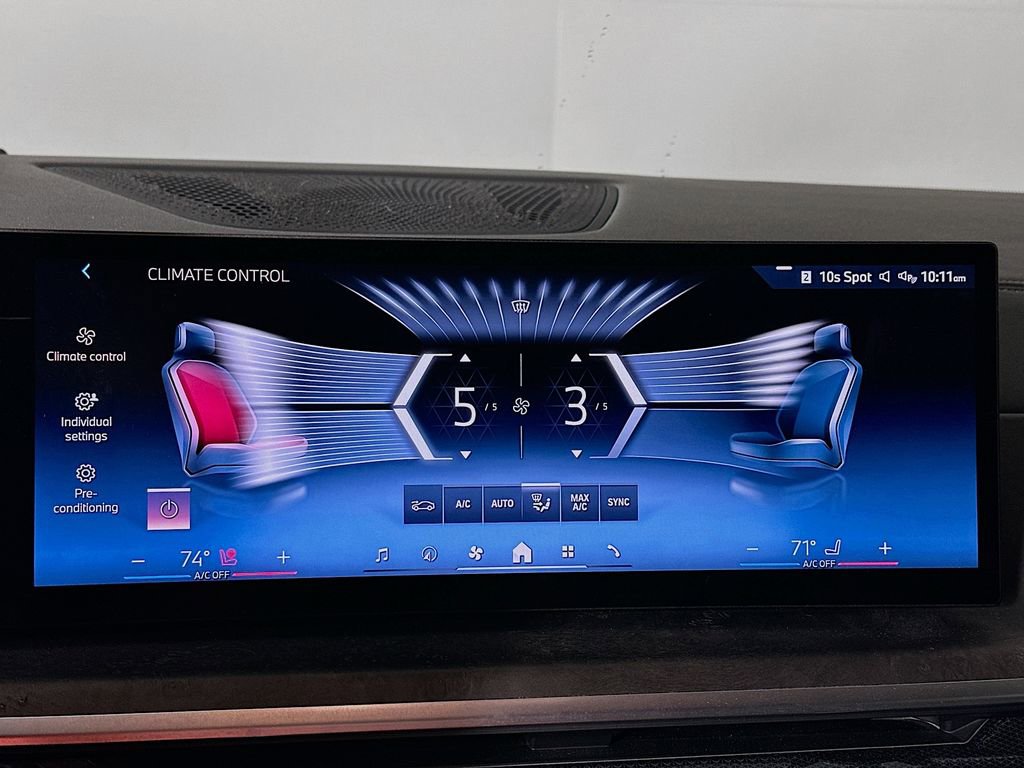 Used 2024 BMW X7 xDrive40i w/ Executive Package image 21