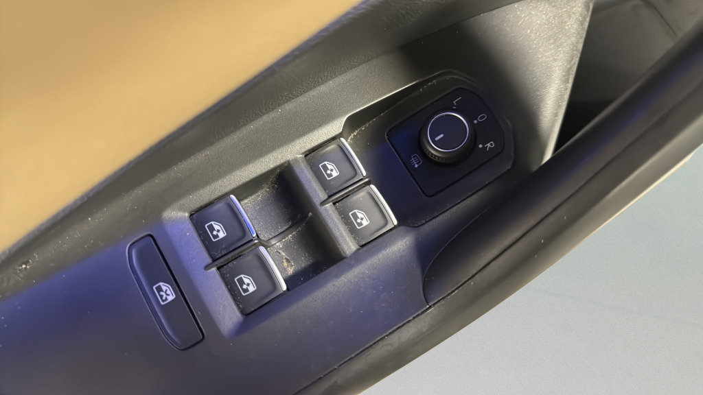 Certified 2021 Volkswagen Jetta SEL Premium image 14