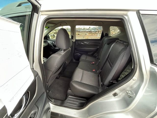 Used 2020 Nissan Rogue SV image 18