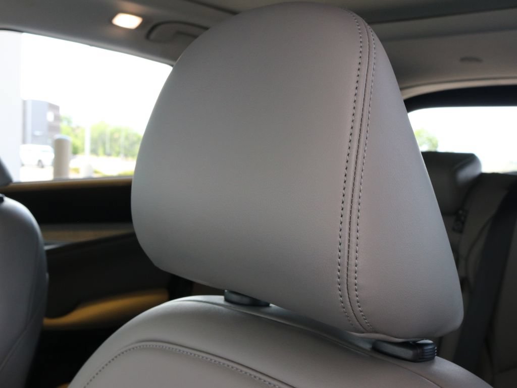 Used 2023 INFINITI QX50 Sensory AWD/4WD image 32