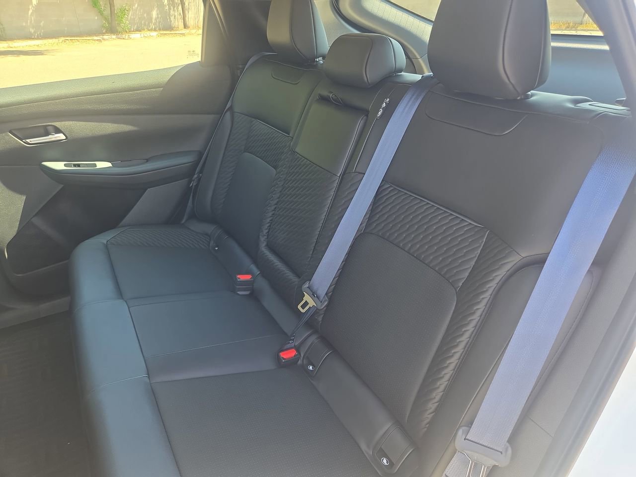 New 2026 Nissan Leaf Platinum+ w/ Cargo Package (Platinum+) FWD image 14