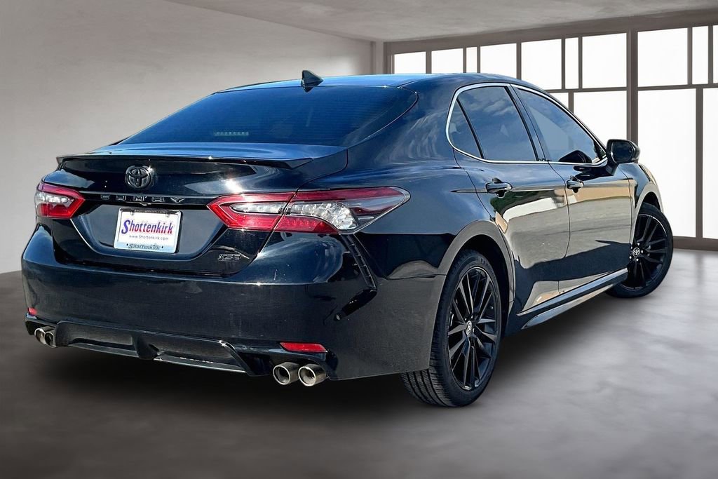 Used 2022 Toyota Camry XSE FWD image 6