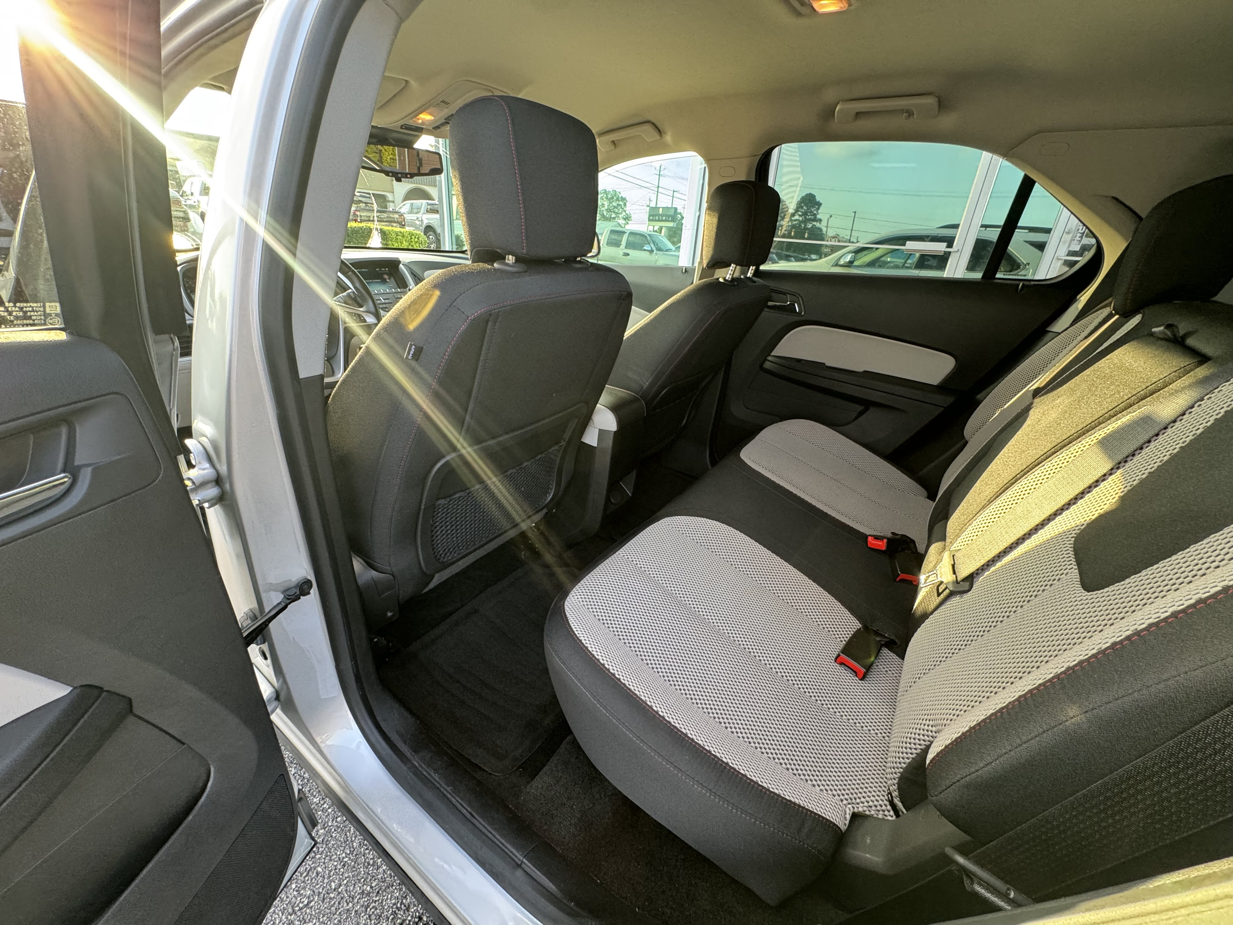 Used 2015 Chevrolet Equinox LT w/ Driver Convenience Package FWD image 9