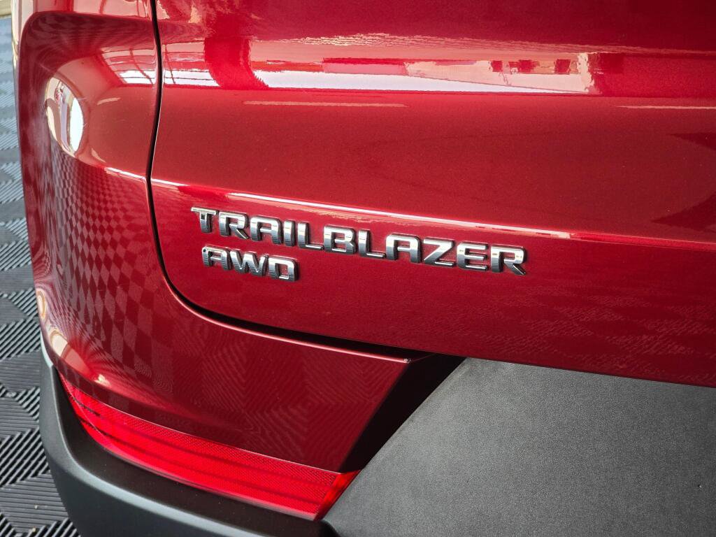 Used 2025 Chevrolet TrailBlazer LT AWD/4WD image 13