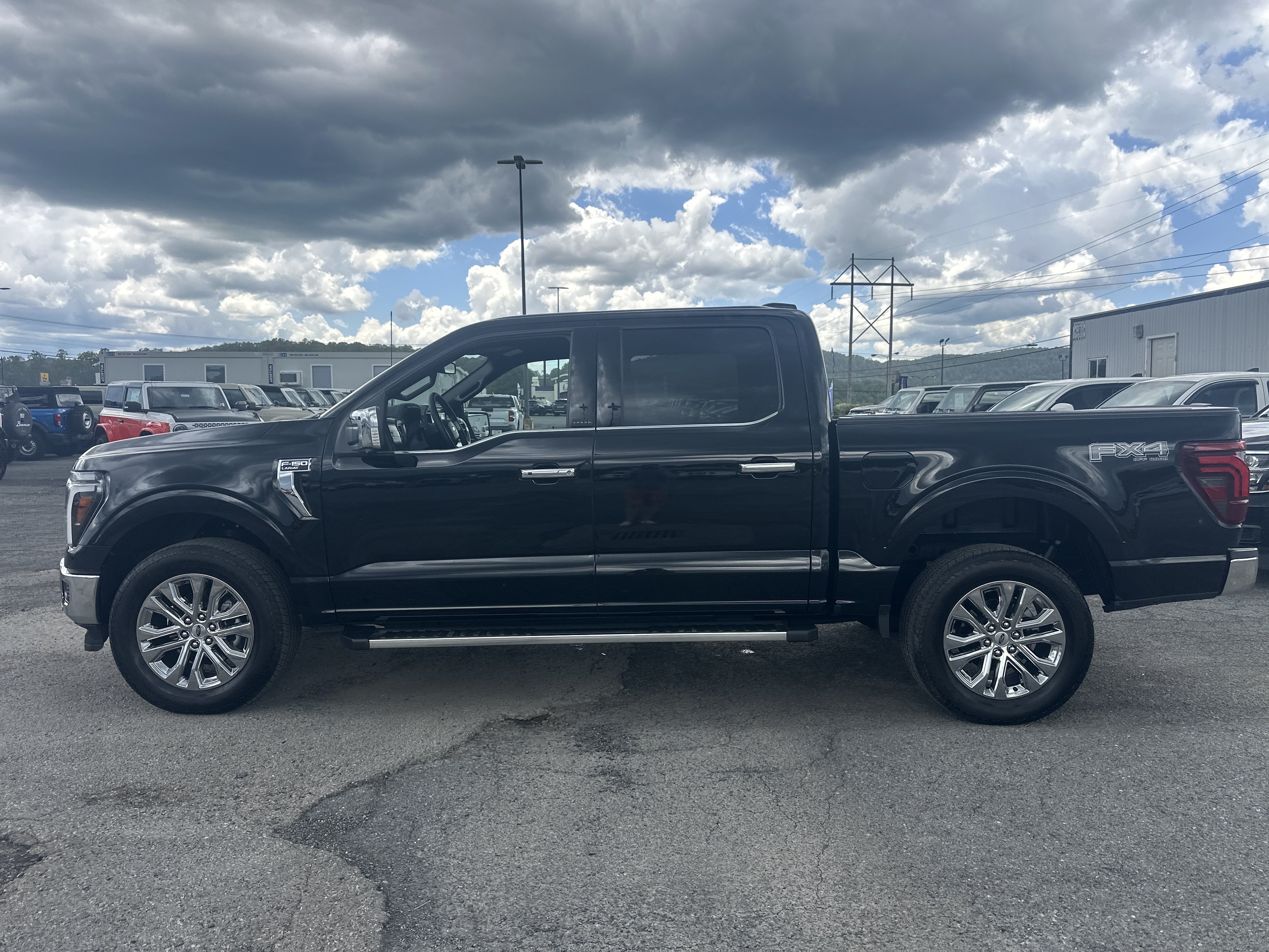 Used 2025 Ford F150 Lariat w/ Equipment Group 501A Mid AWD/4WD image 3