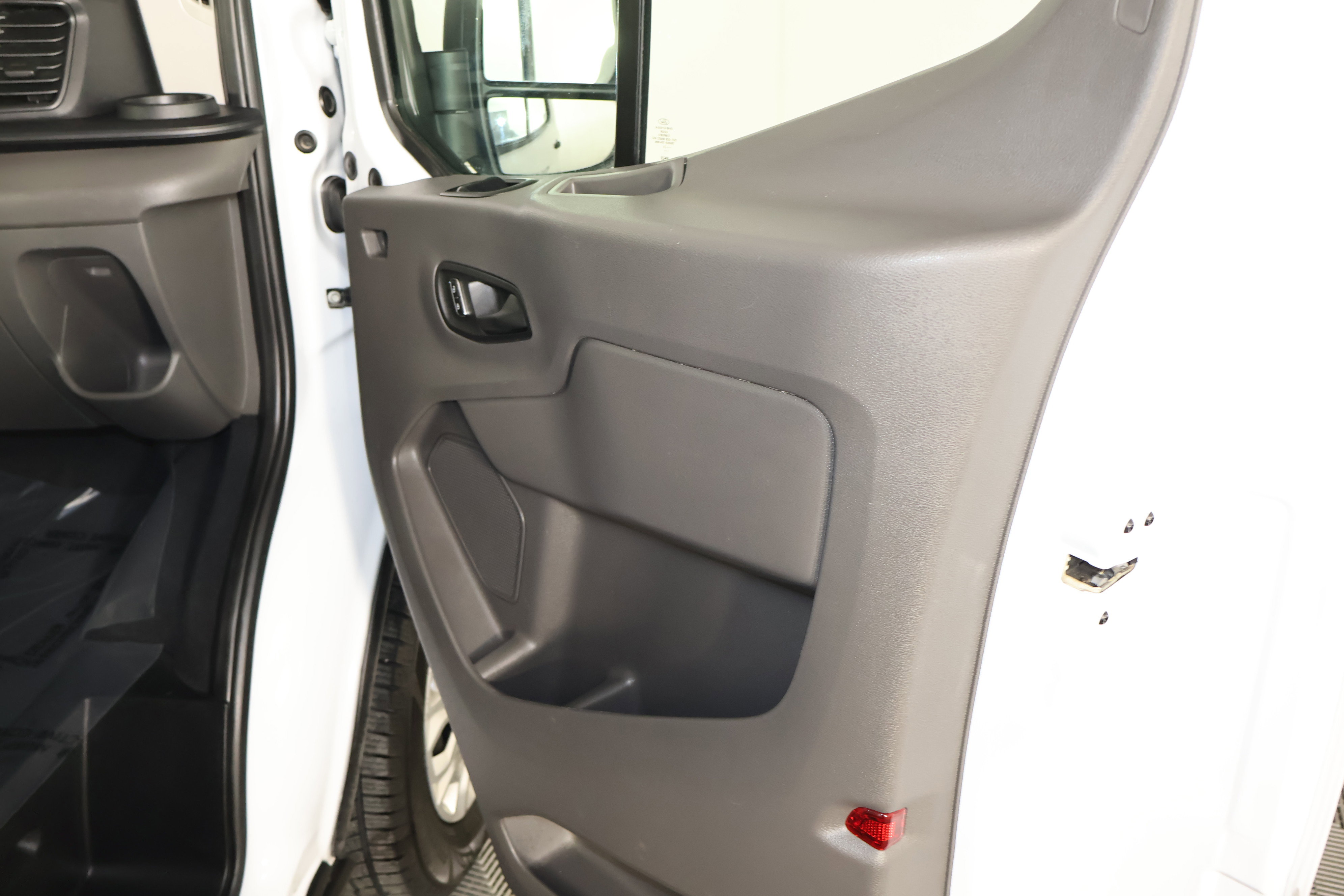 Used 2023 Ford Transit 350 XLT image 39