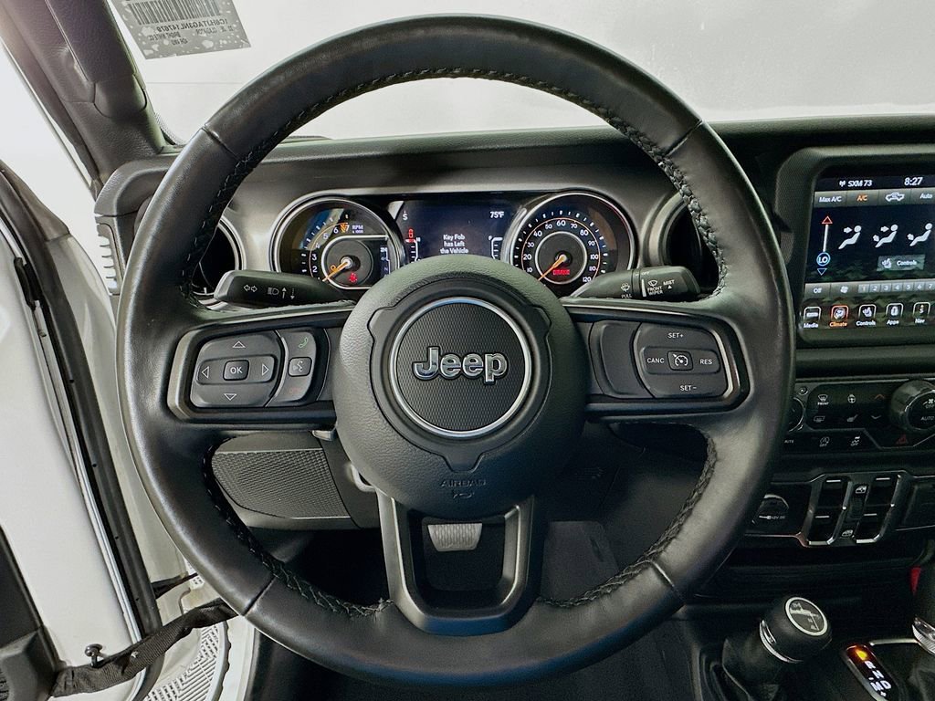 Used 2022 Jeep Gladiator Willys AWD/4WD image 11