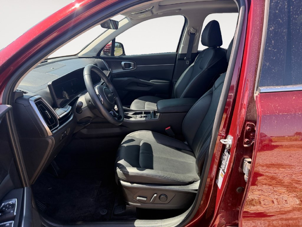 Used 2025 Kia Sorento EX w/ Panoramic Sunroof Package FWD image 9