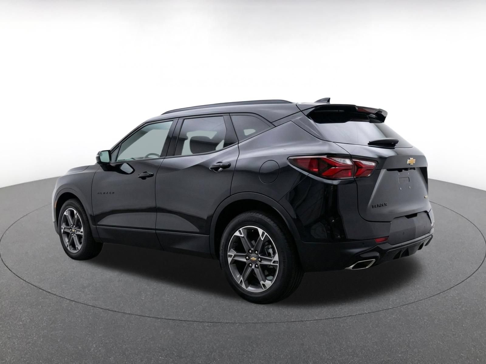 Used 2025 Chevrolet Blazer LT FWD image 6