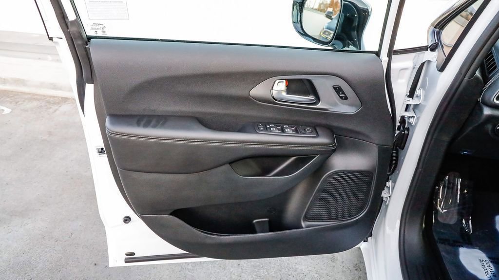 New 2026 Chrysler Pacifica Select w/ S Appearance Package image 22