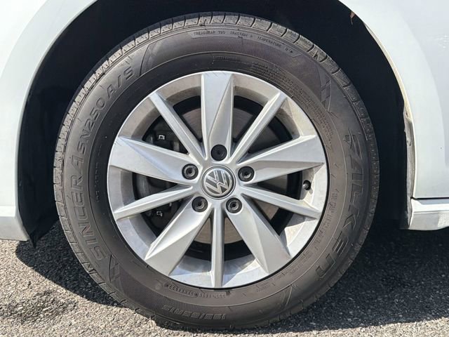 Used 2019 Volkswagen Golf S image 10