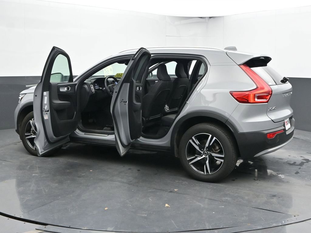 Used 2025 Volvo XC40 B5 Core image 49